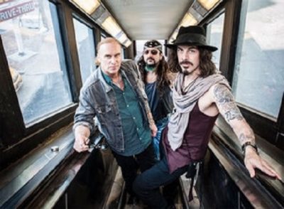 The Winery Dogs: Who Let The Dogs Out